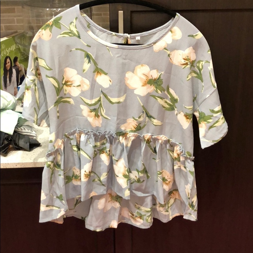 Floral flowy blouse